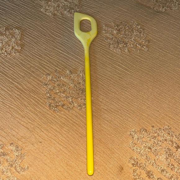 Vintage Other - Melamime Yellow spatula with hole